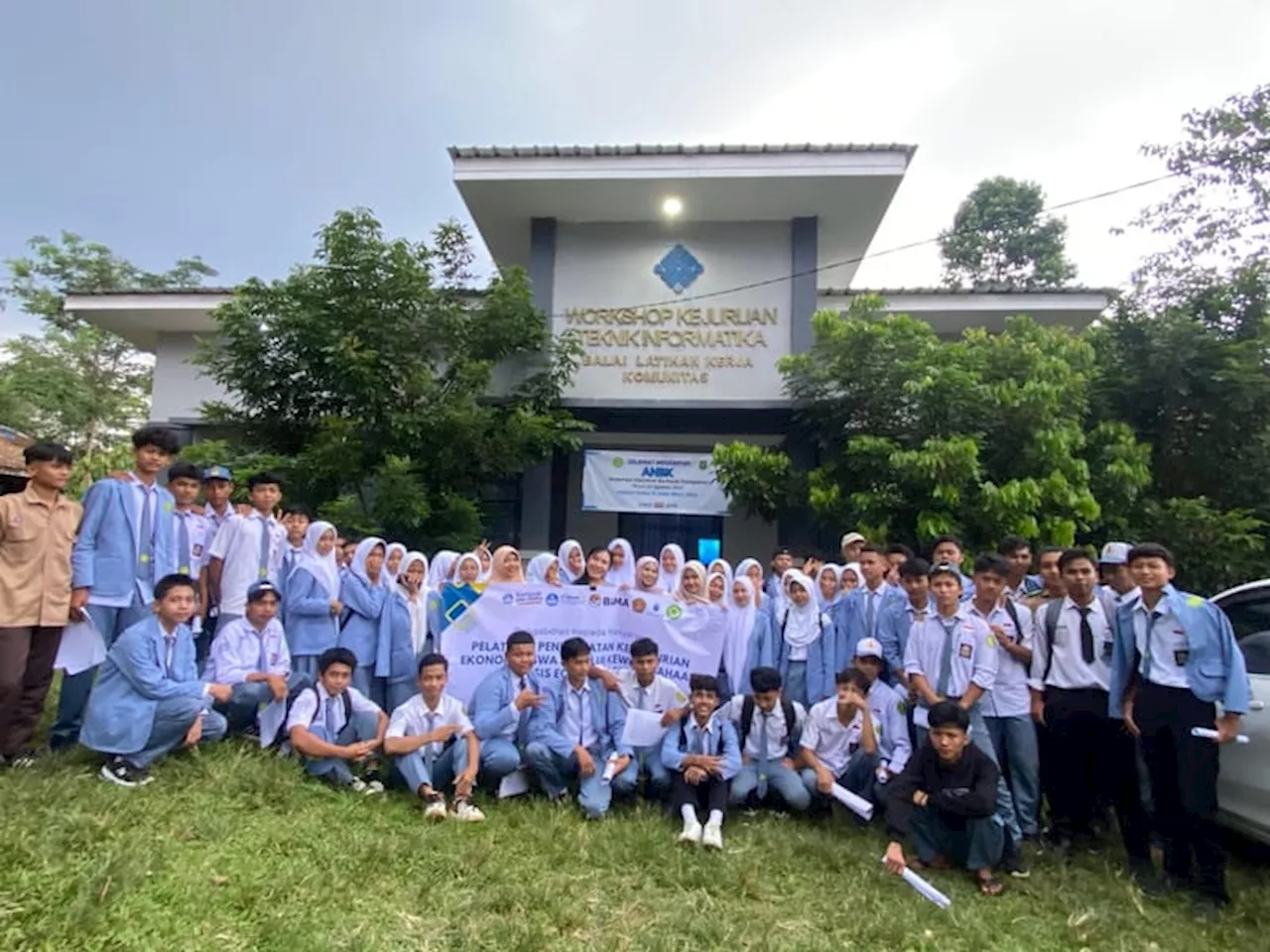 Ubhara dan UMB Gelar PKM di SMA Ibnu Sina Banten