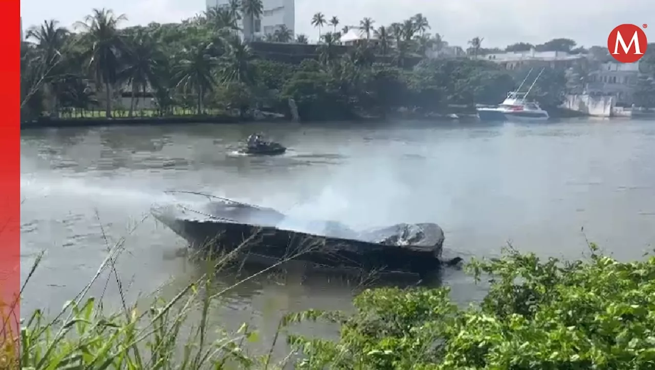 Fuego consume lancha de lujo en Boca del Río, Veracruz