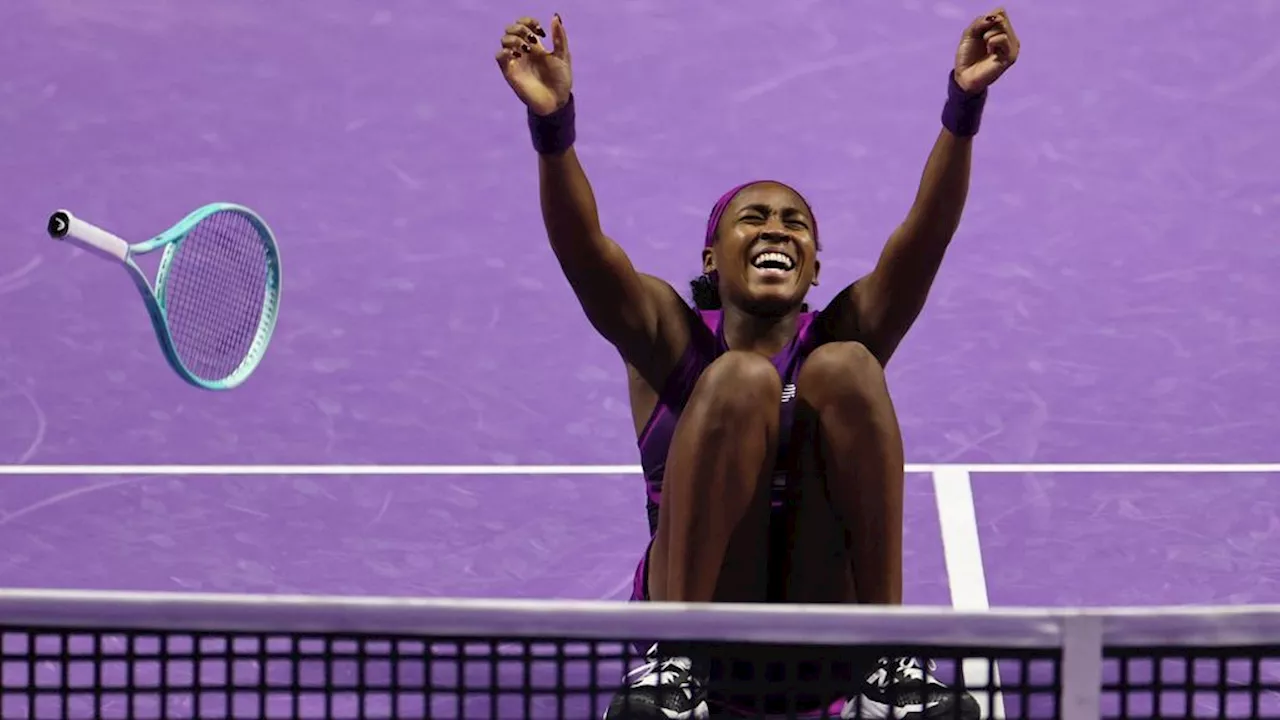 Gauff wint enerverende finale WTA Finals en treedt in voetsporen Serena Williams