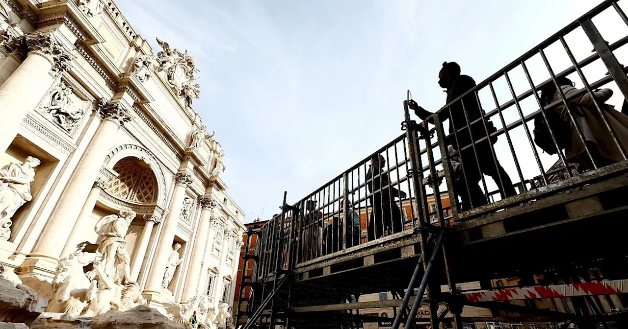 Ungewöhnliche Aussicht: Trevi-Brunnen über Steg begehbar