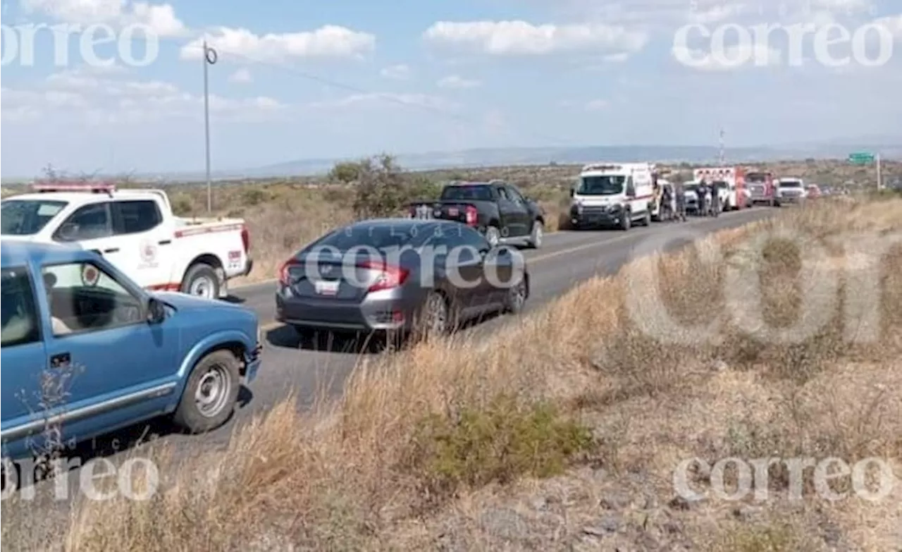 Camioneta con pirotecnia se incendia en carretera de San Miguel