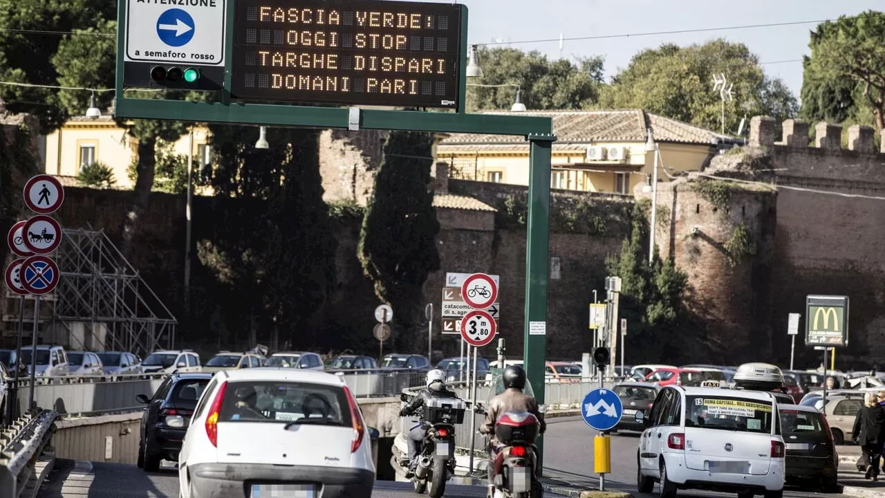 Blocco traffico a Roma: domani 10 novembre stop alle auto. I mezzi esentati, gli orari tutte le informazioni