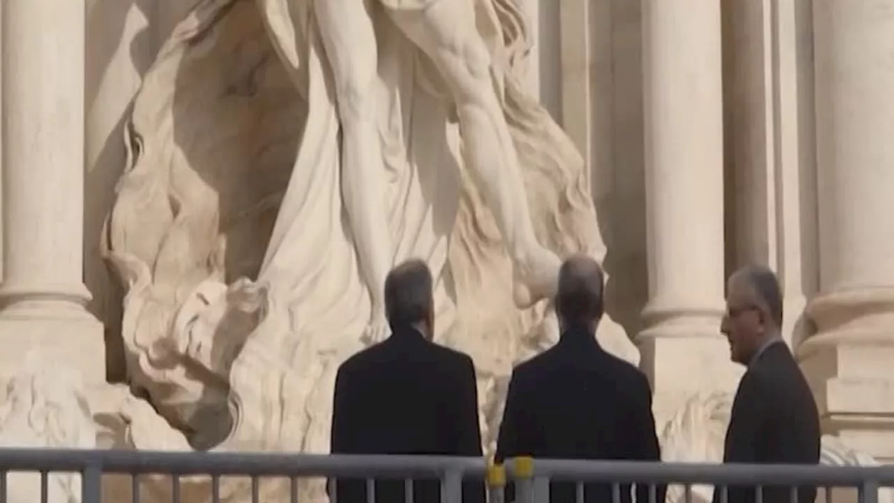 Gualtieri ha inaugurato la "nuova" Fontana di Trevi: ecco come sarà la passerella