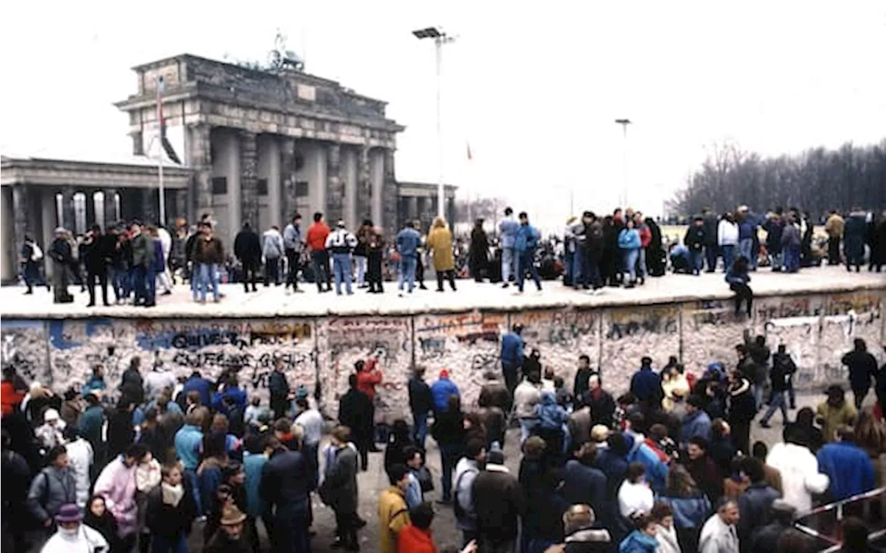 Berlino, 35 anni fa la caduta del muro: oggi le celebrazioni in Germania