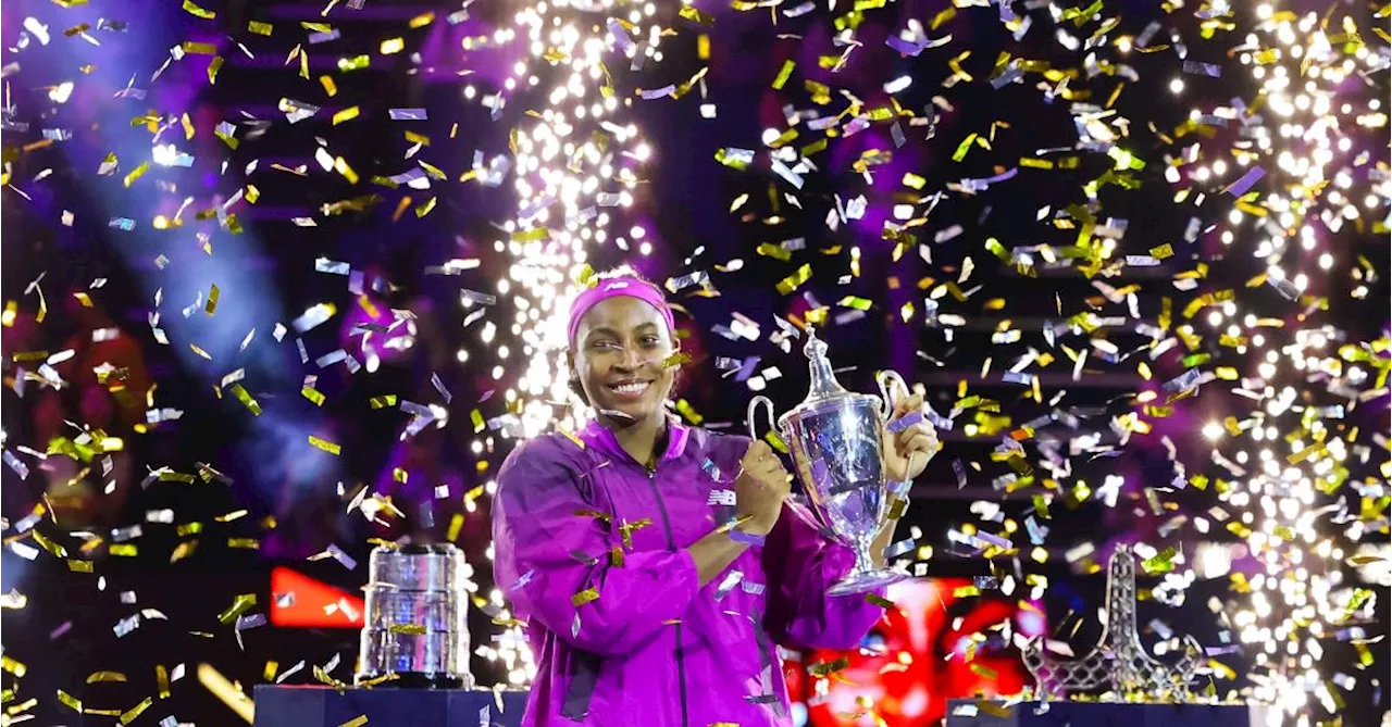 WTA Finals : Coco Gauff signe un match renversant contre Zheng Qinwen et remporte son premier Masters à 20 ans