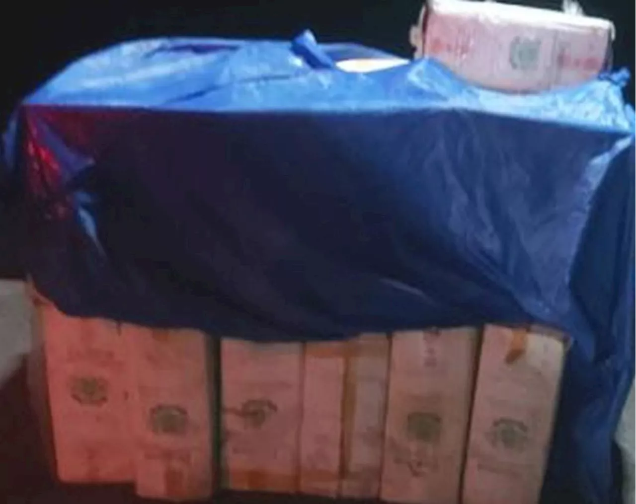 Policemen intercept smuggled cigarettes shipment