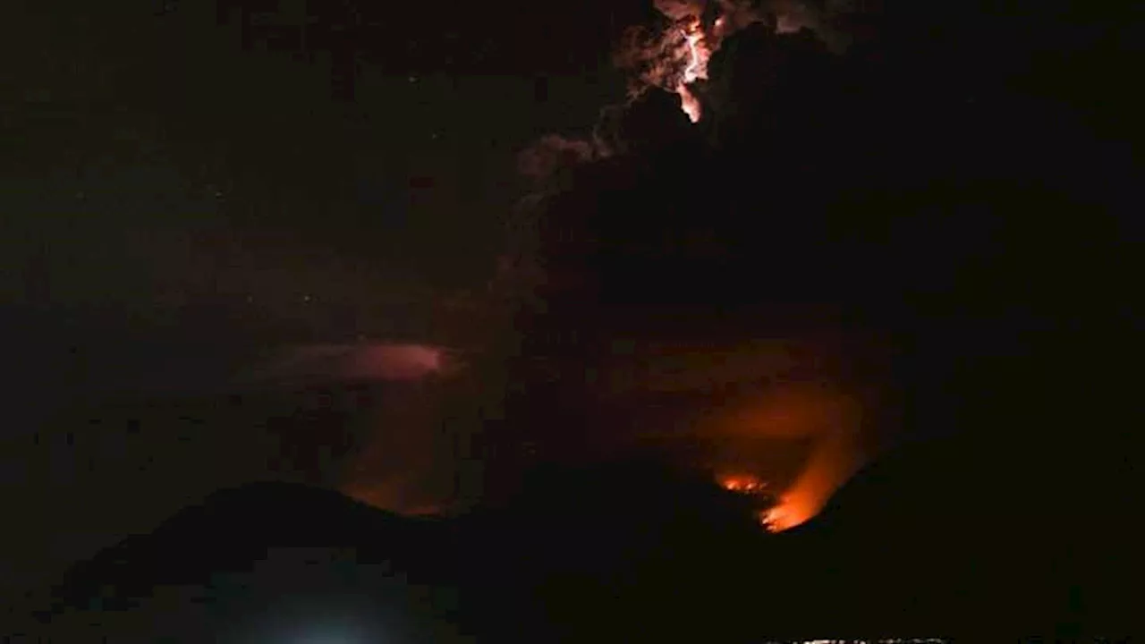 Gunung Lewotobi Laki-laki Hari Ini Erupsi Tiga Kali, Badan Geologi Perluas Radius Bahaya