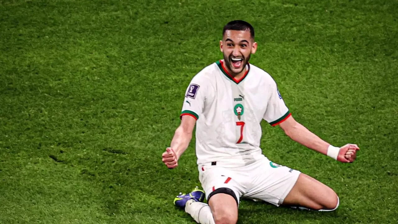 Chi è Hakim Ziyech, il calciatore che esalta le violenze antiebraiche di Amsterdam