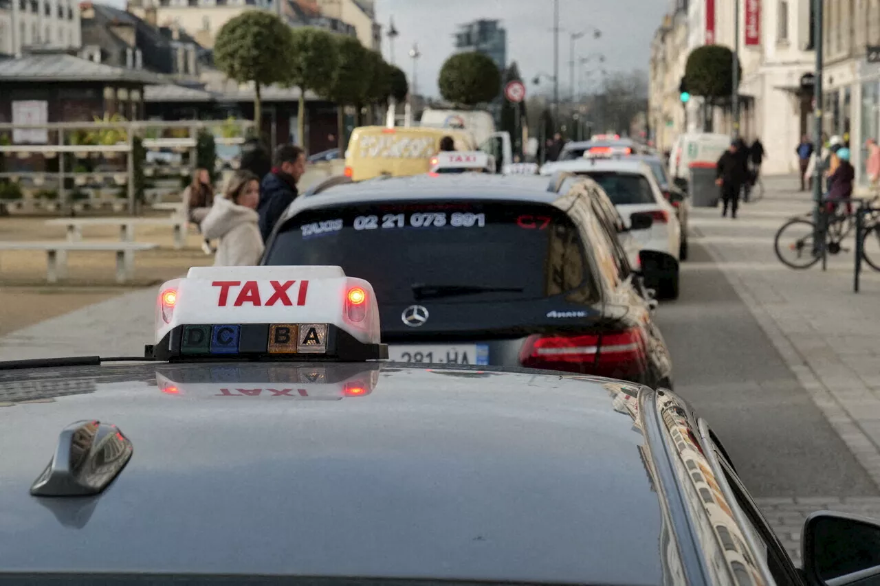 Blocage des taxis en Isère : l'A43 et l'A7 vont être paralysées ce lundi