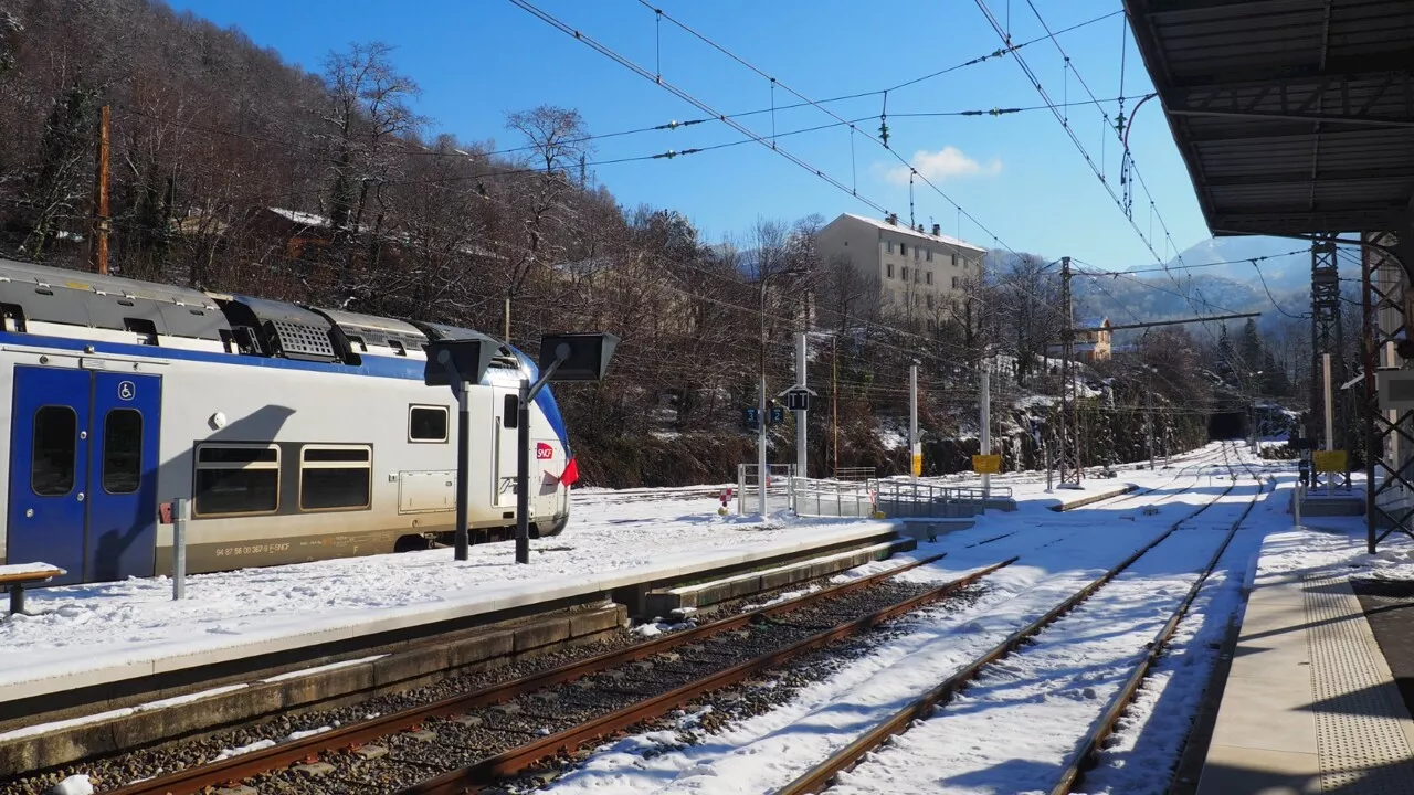 Cette petite station de ski des Pyrénées est aussi accessible en train certains week-ends