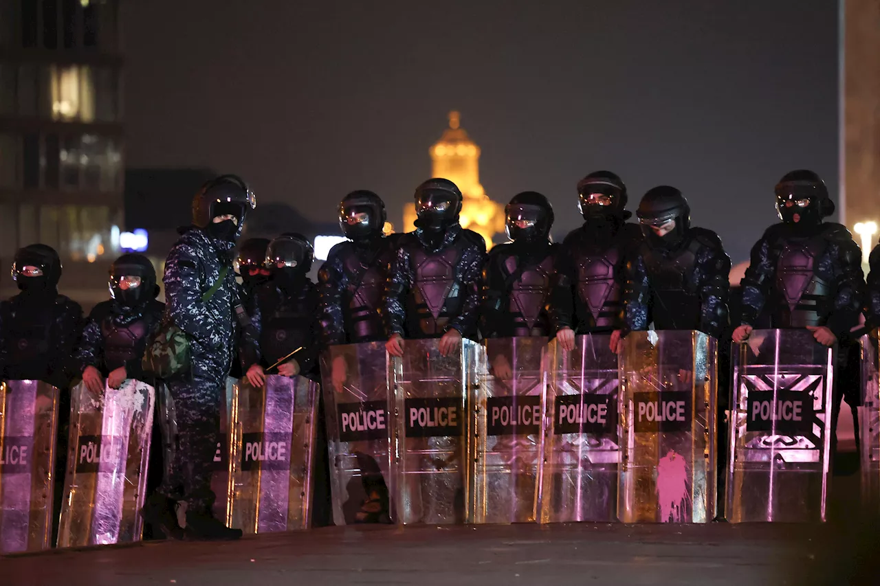 Georgia, premier esclude nuove elezioni: proteste e scontri a Tbilisi