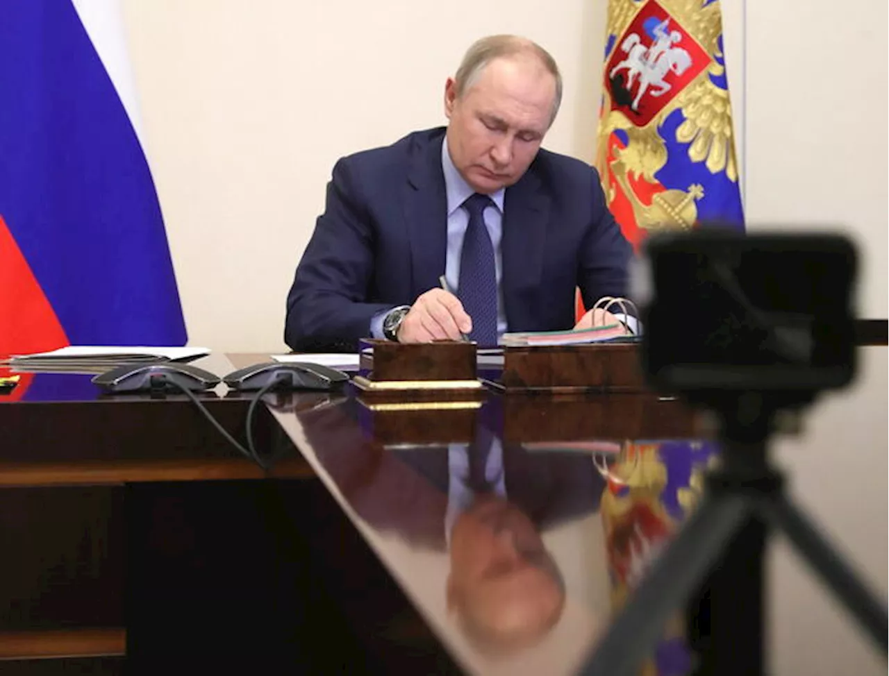 Putin Firma Legge sul Bilancio Federale Russiano per il 2025-2027