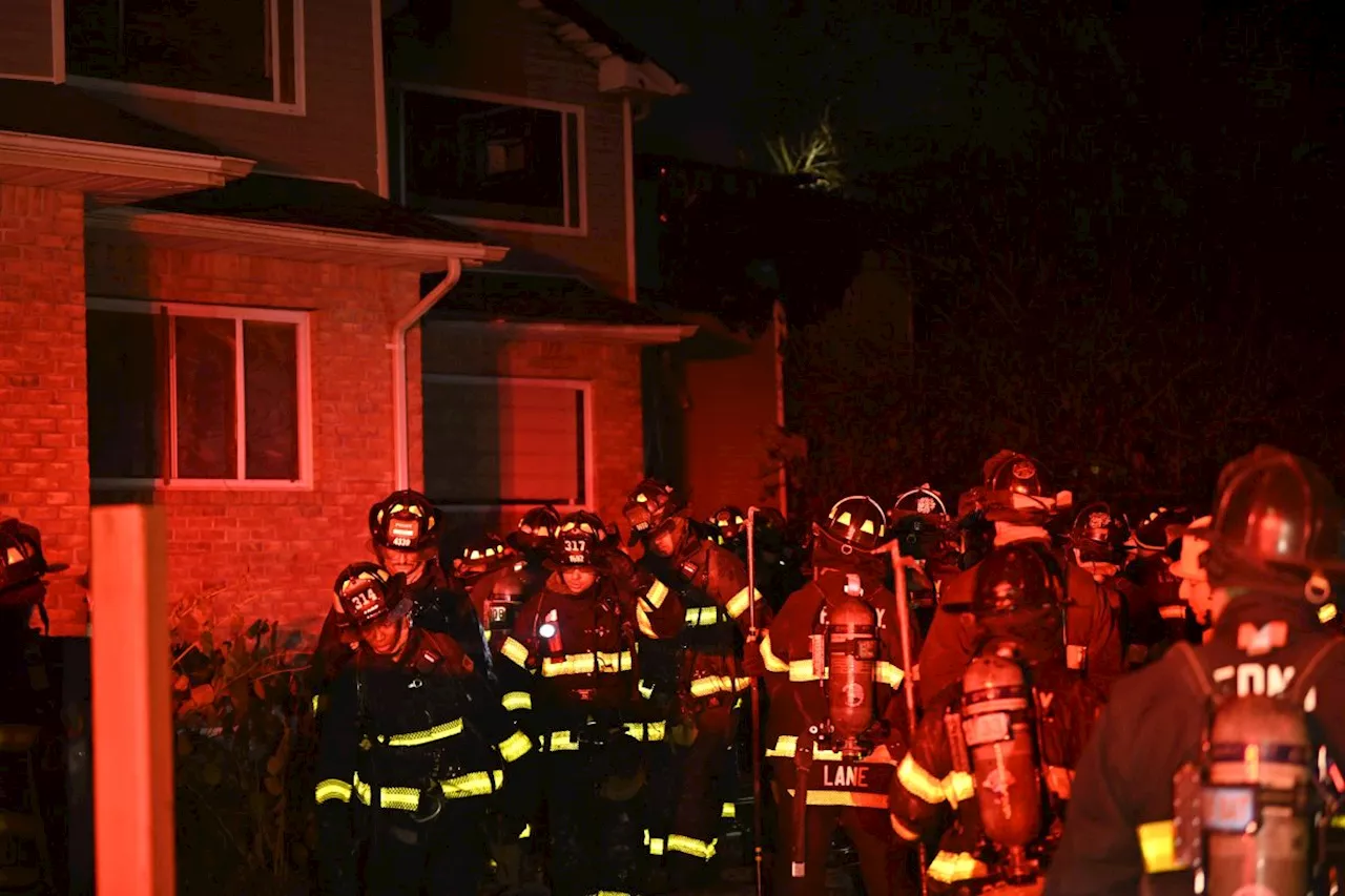 Queens fire at vacant house leaves firefighter injured