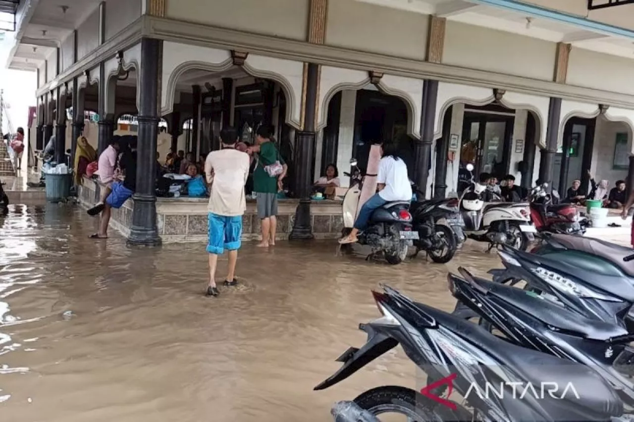 BPBD imbau warga bantaran sungai waspadai banjir hingga pekan depan