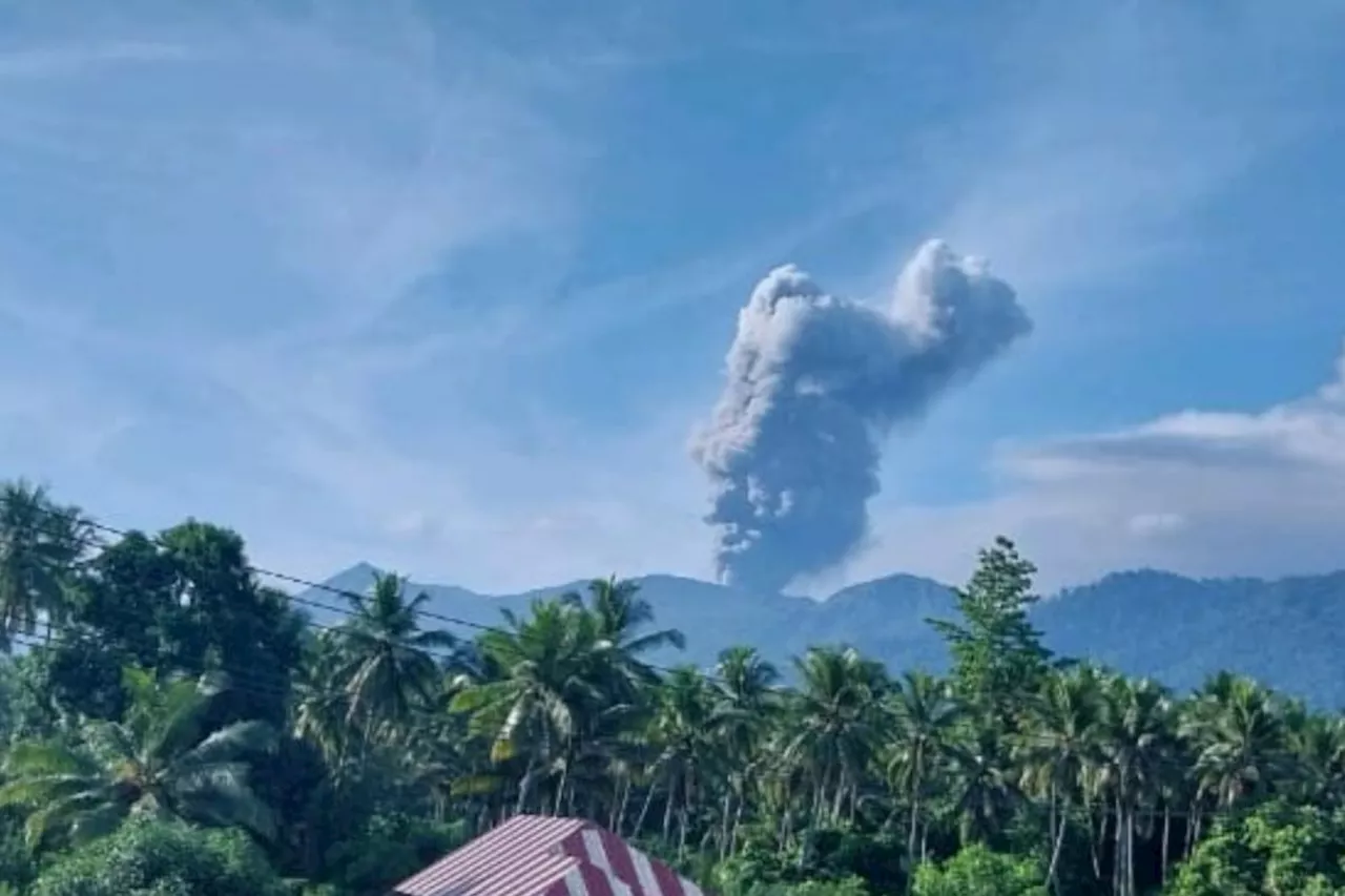 Gunung Dukono Kembali Eruptif, Mengeluarkan Abu Setinggi 1.200 Meter