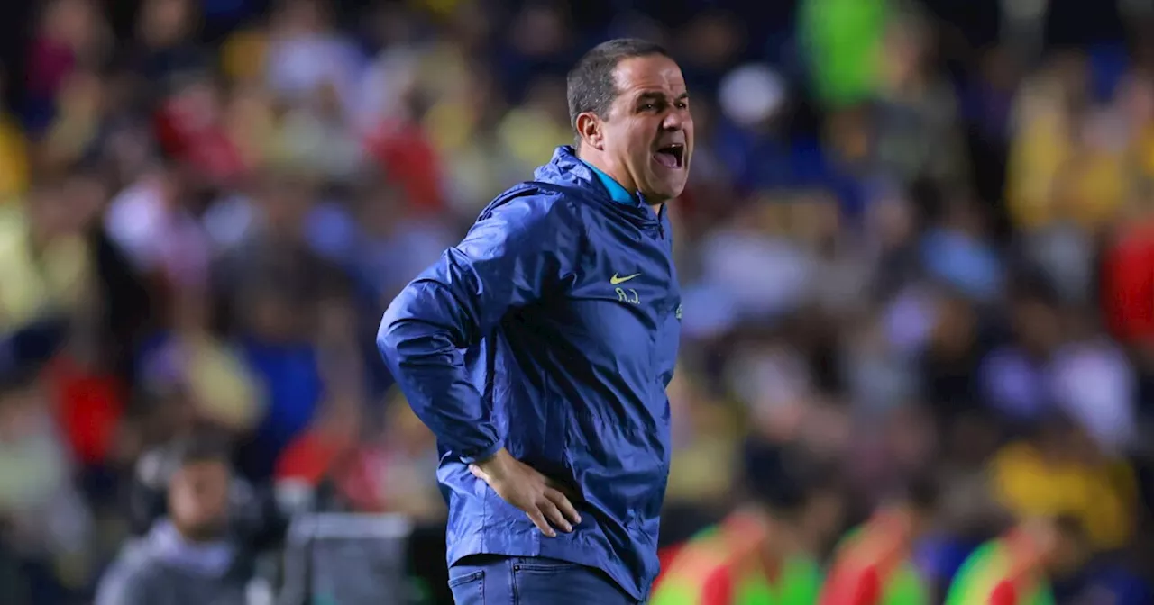 André Jardine, entrenador del América, alienta a los aficionados tras eliminar al Toluca