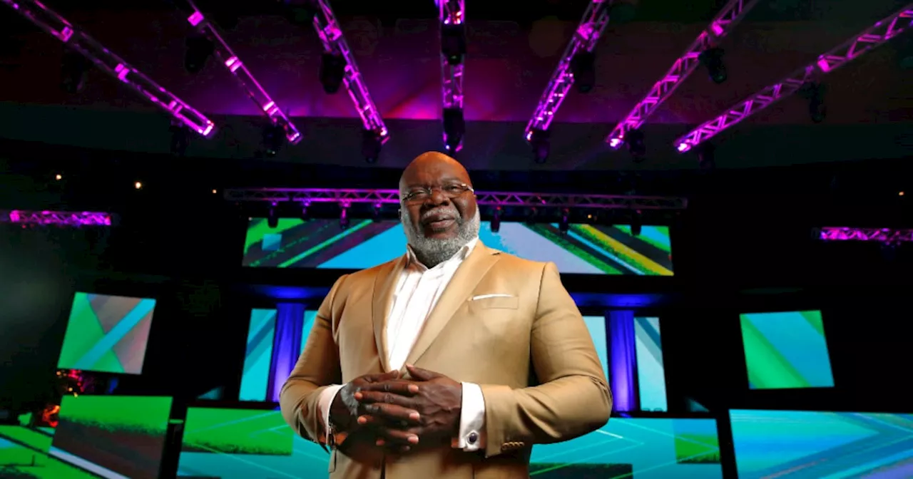 T.D. Jakes joins Sunday service virtually after health scare last week