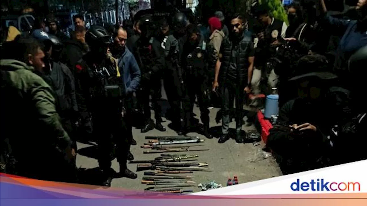 Patroli Pascapilkada di Jayawijaya, Polisi Amankan 12 Orang Bawa Sajam-Ganja