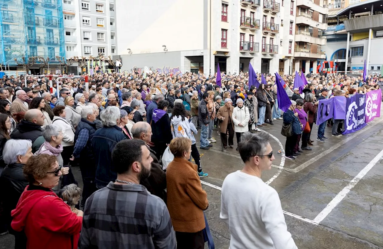 Cientos de personas protestan por el asesinato machista en Pasaia