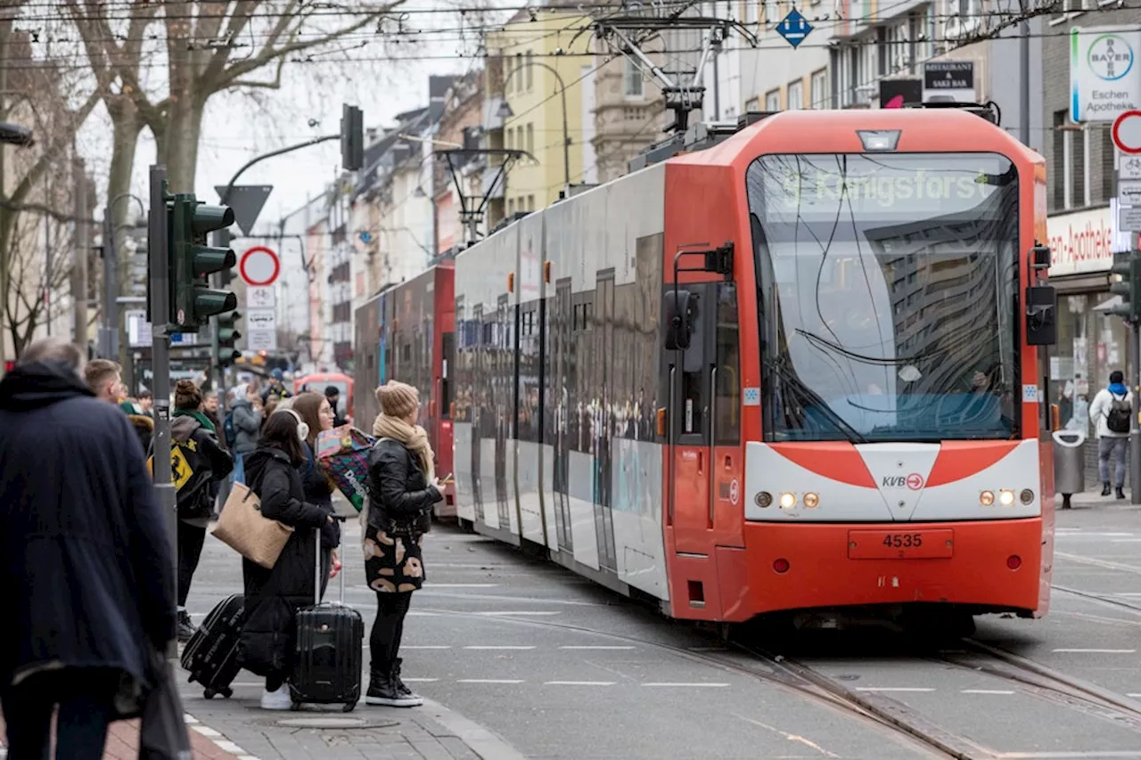 Köln: Mann vor Bahn geschubst – Polizei nimmt Verdächtigen fest