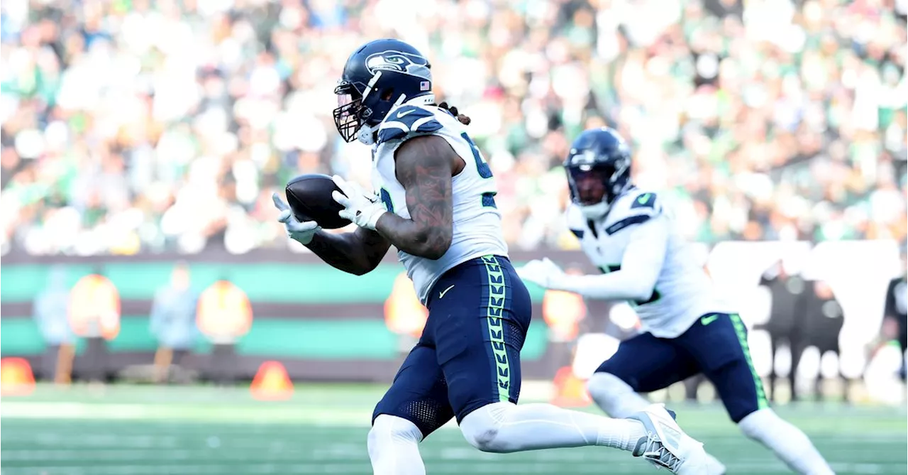 Seahawks DL Leonard Williams rumbles to NFL history with long pick-6 of Aaron Rodgers