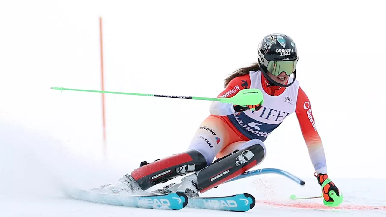 Slalom donne, colpo Rast: vince e va in testa alla generale. Brava l'azzurra Collomb, 16esima