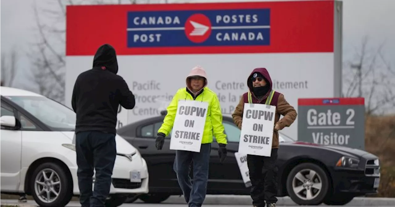 ‘Reignite discussions’: Canada Post tables new framework as strike persists