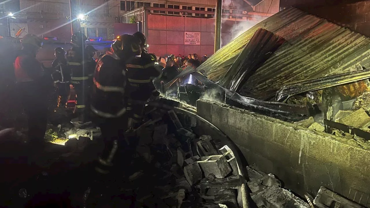 Un incendio en bodega de la Central de Abasto deja dos muertos