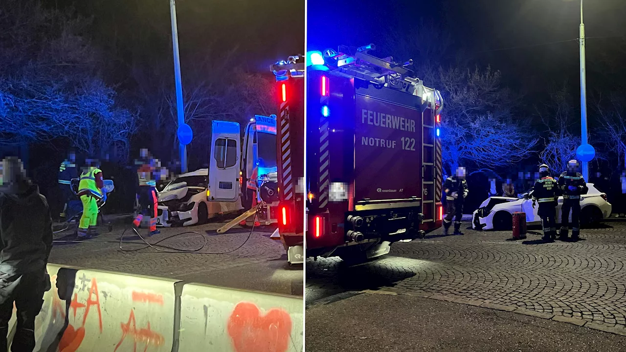 Heftiger Unfall in Wien-Döbling: BMW kracht in Lichtmast