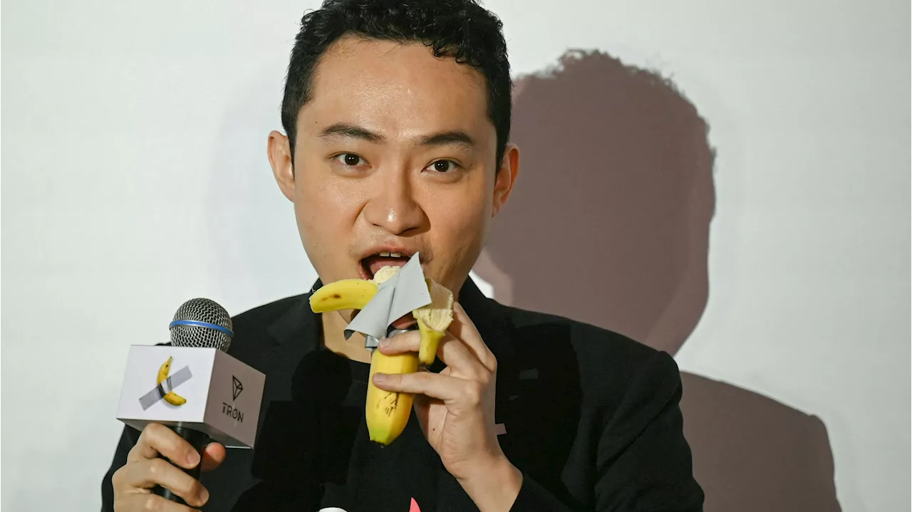 Justin Sun isyerini yedi: 6,2 milyon dolarlık bananayı yiyerek dikkat çekti