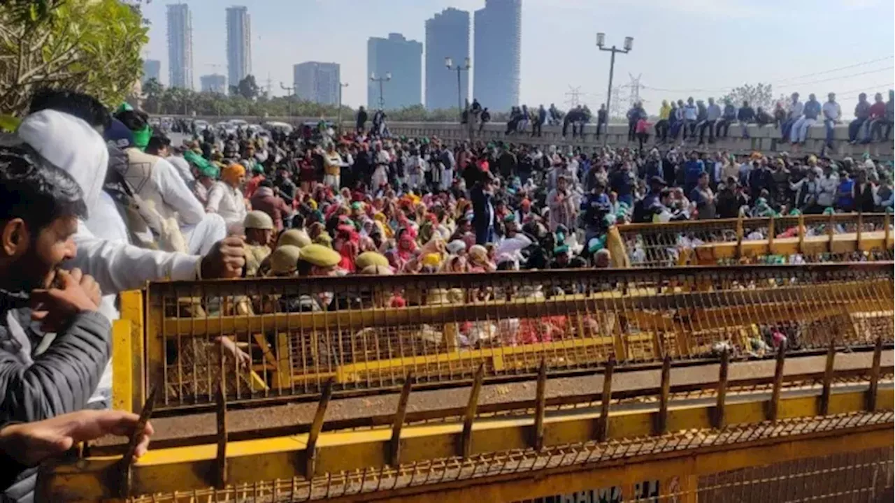 किसानों का दिल्ली कूच: राजधानी की सीमाओं पर लगे बैरियर, Farmers March को लेकर कई रूट डायवर्ट