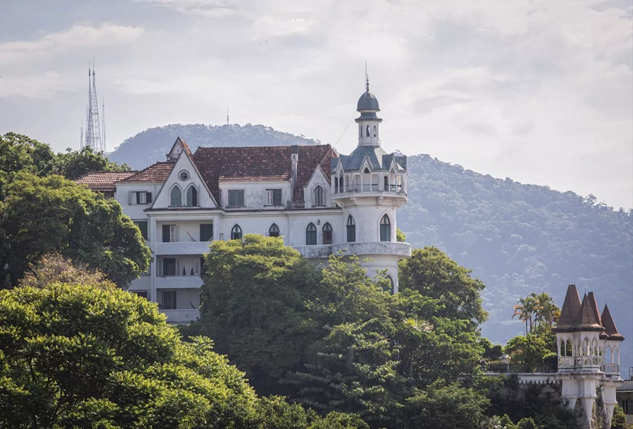 Engenheiro de 100 Anos Conclui Sonho de Construir Dois Castelos