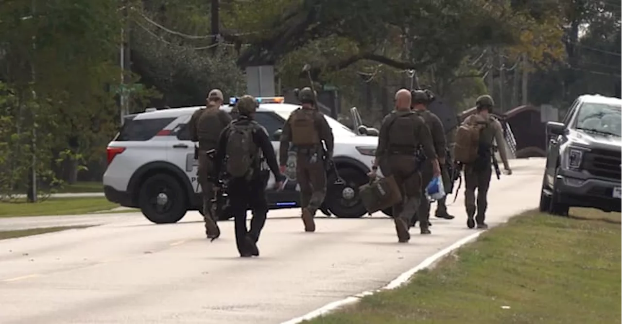 Pearland man arrested by SWAT officials after violent 3-hour standoff in apartment