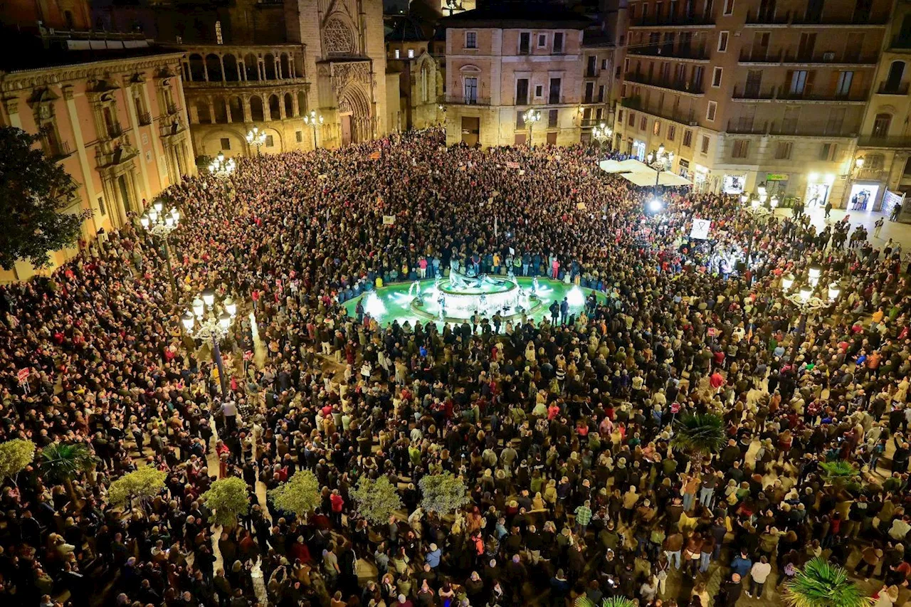 Espagne: près de 100.000 manifestants à Valence dénoncent la gestion des inondations