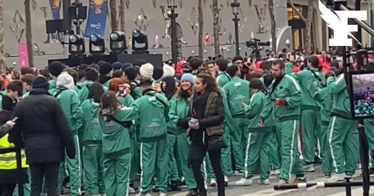 456 Participants Jouent à '1,2,3 Soleil' de Squid Game sur les Champs-Élysées