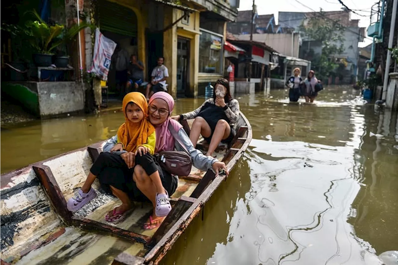 Warga Dayeuhkolot Gunakan Perahu Karena Banjir, Platform Media Sosial Mendapatkan Mayoritas Pendapatan dari Gift