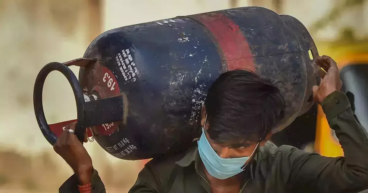 LPG Cylinder Price: लगातार 5वें महीने महंगा हुआ एलपीजी सिलेंडर, जानिए कहां पहुंच गई है कीमत