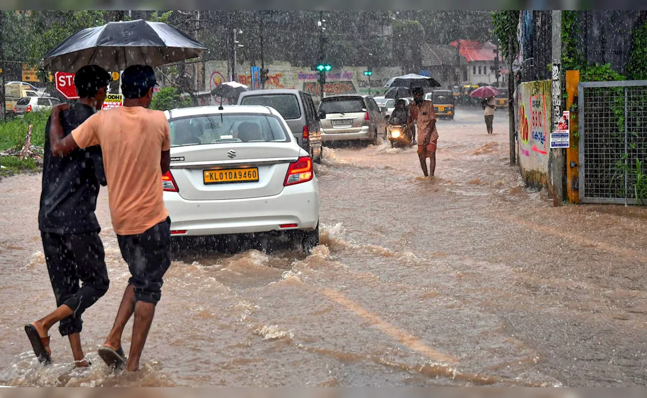 केरल में आज होगी भारी बारिश; चार जिलों के लिए रेड अलर्ट, दिल्ली में हट सकता है GRAP IV