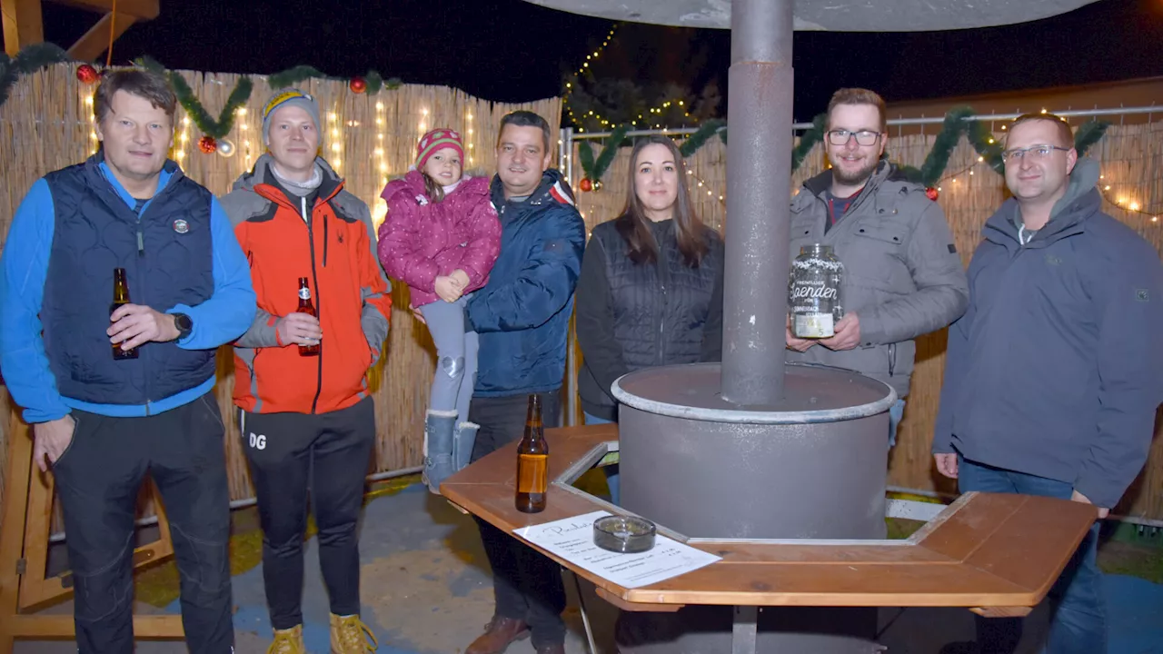 In Minichhofens Adventdorf wurde Punsch fürs Sonnendach geschlürft