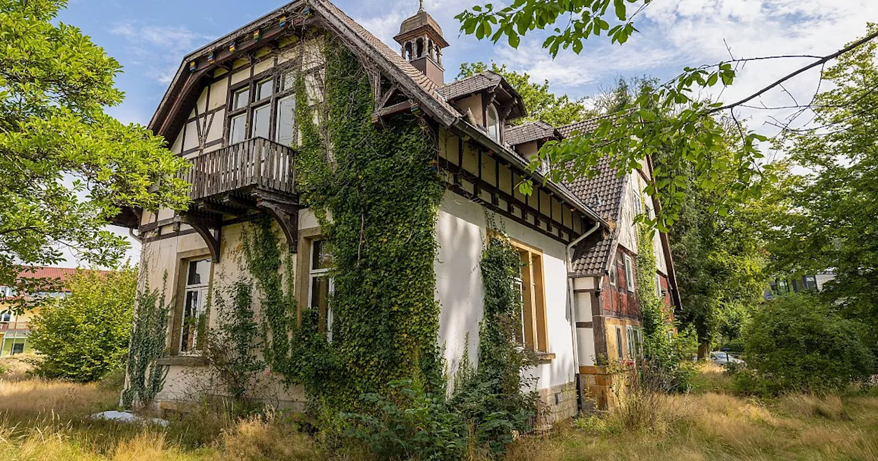 Denkmalgeschütztes Fachwerkhaus am Obersee in Bielefeld sucht neuen Besitzer