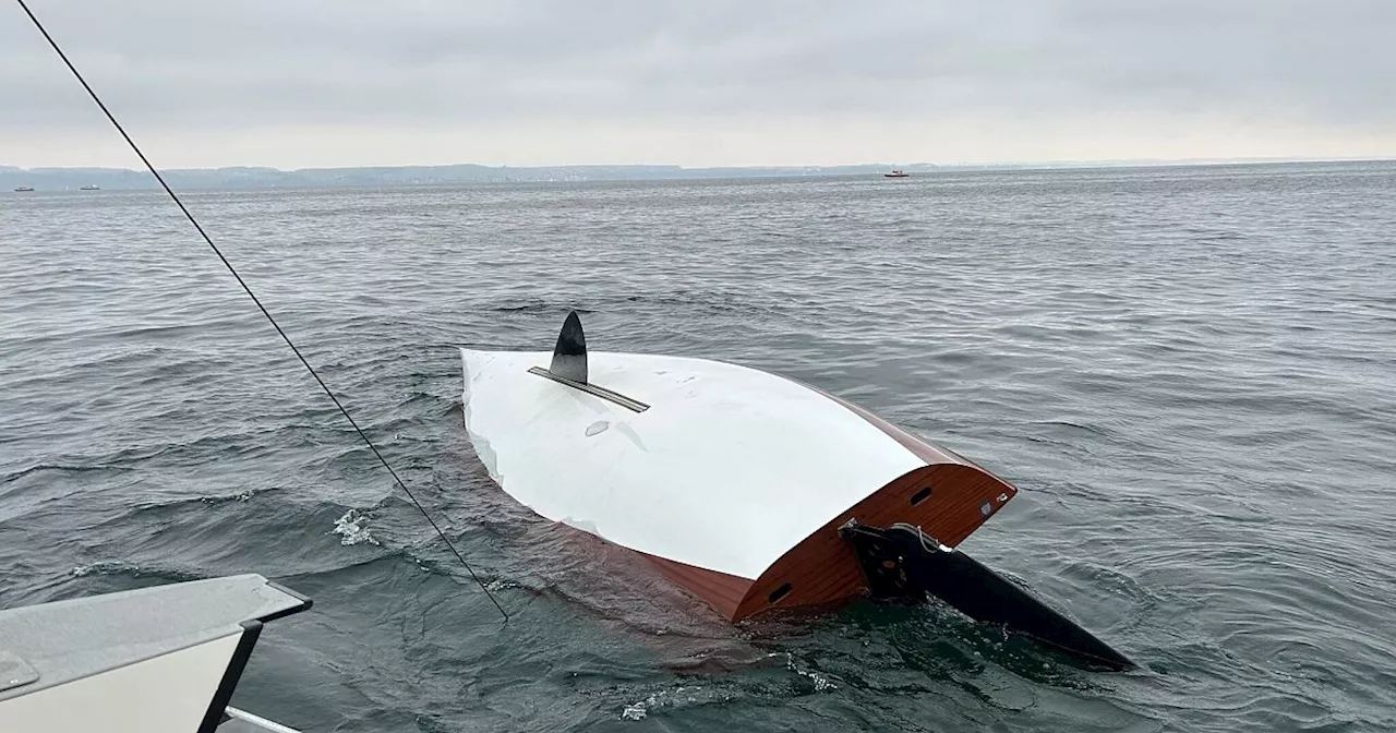 Wettkampfboot kentert auf Bodensee - zwei Segler tot