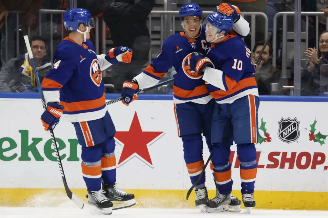 Simon Holmstrom 'ripping it' in second stint on Islanders' top line