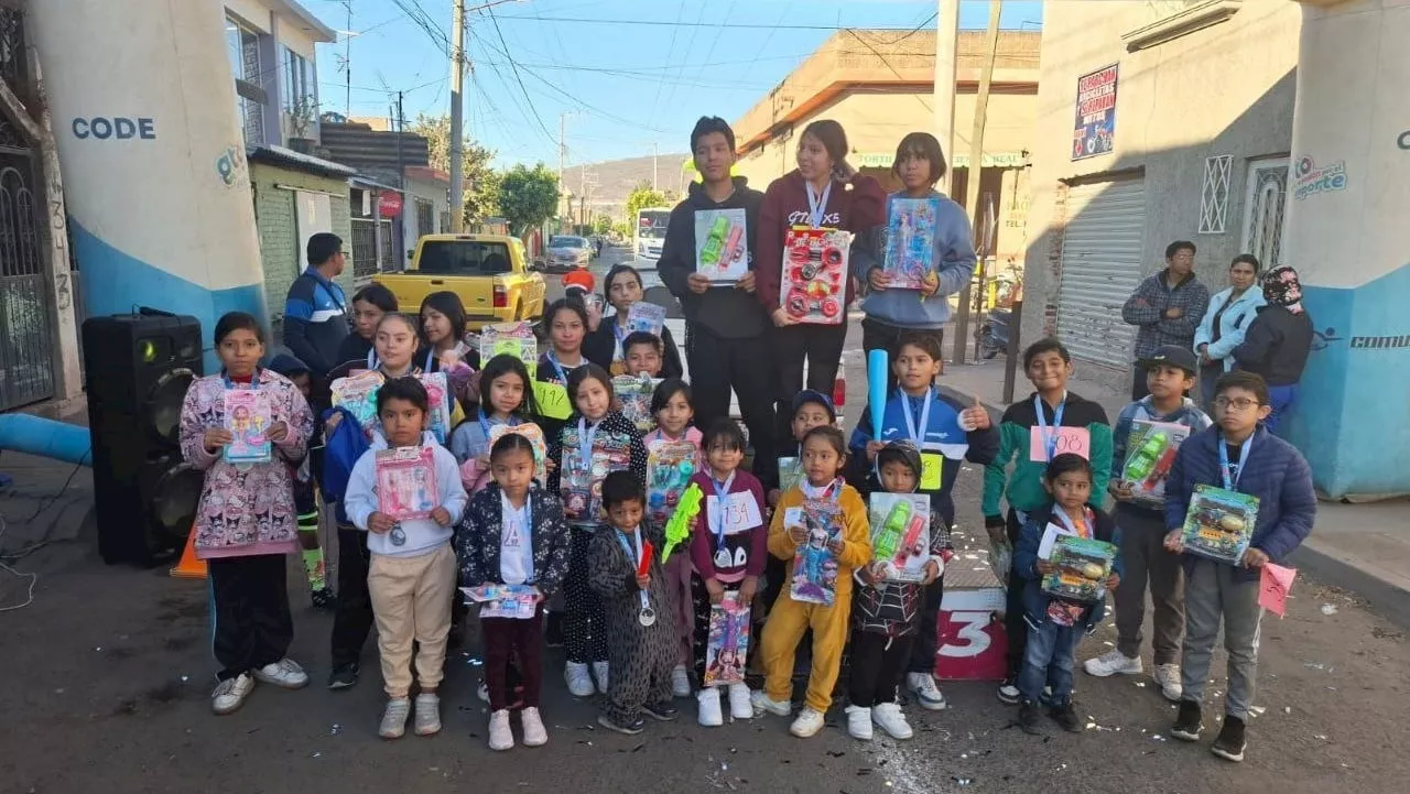 Ponen a 130 personas a correr en Irapuato con cuarta Carrera Navideña