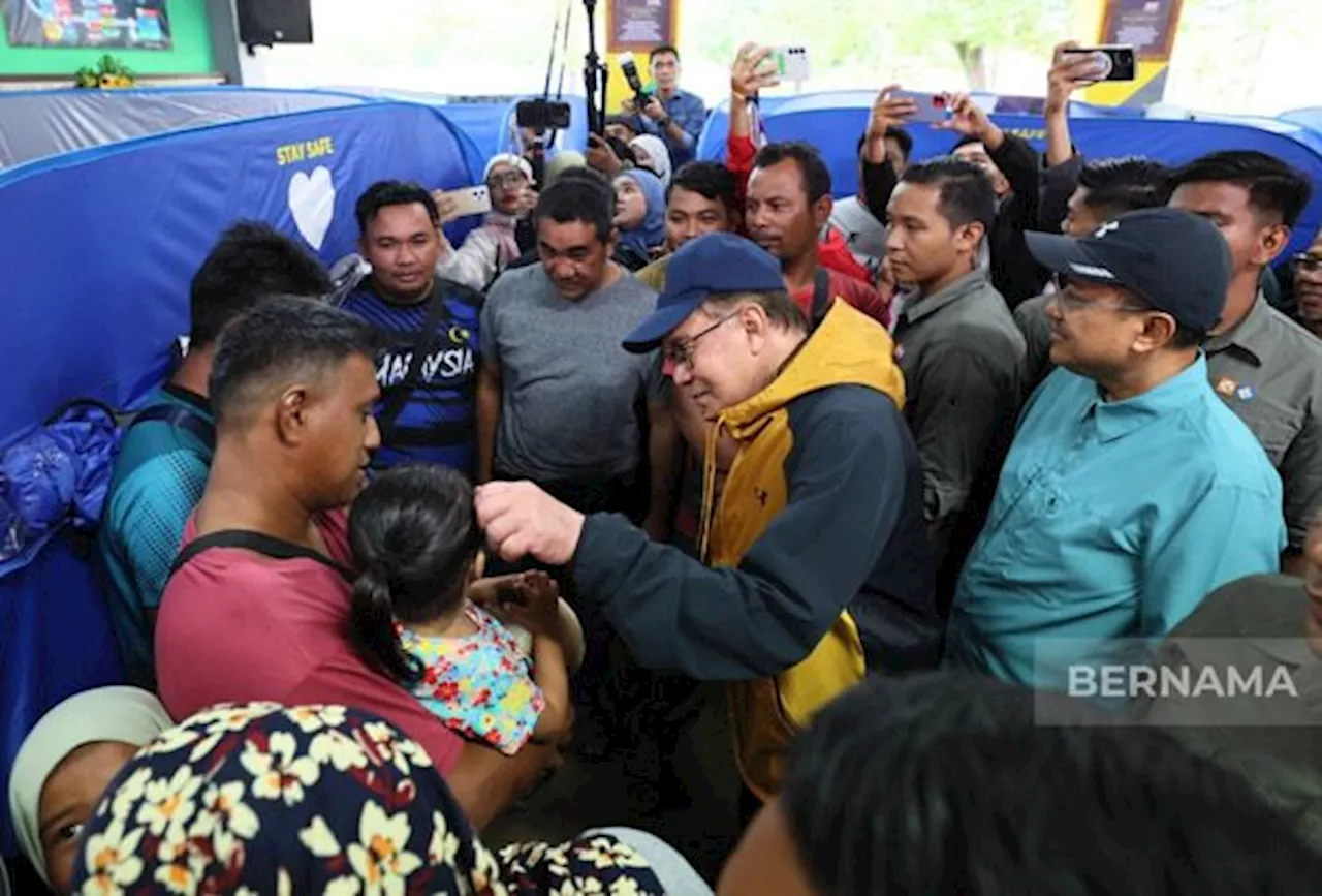 Anwar Announces Additional RM25 Million for Kelantan, Terengganu Flood Recovery