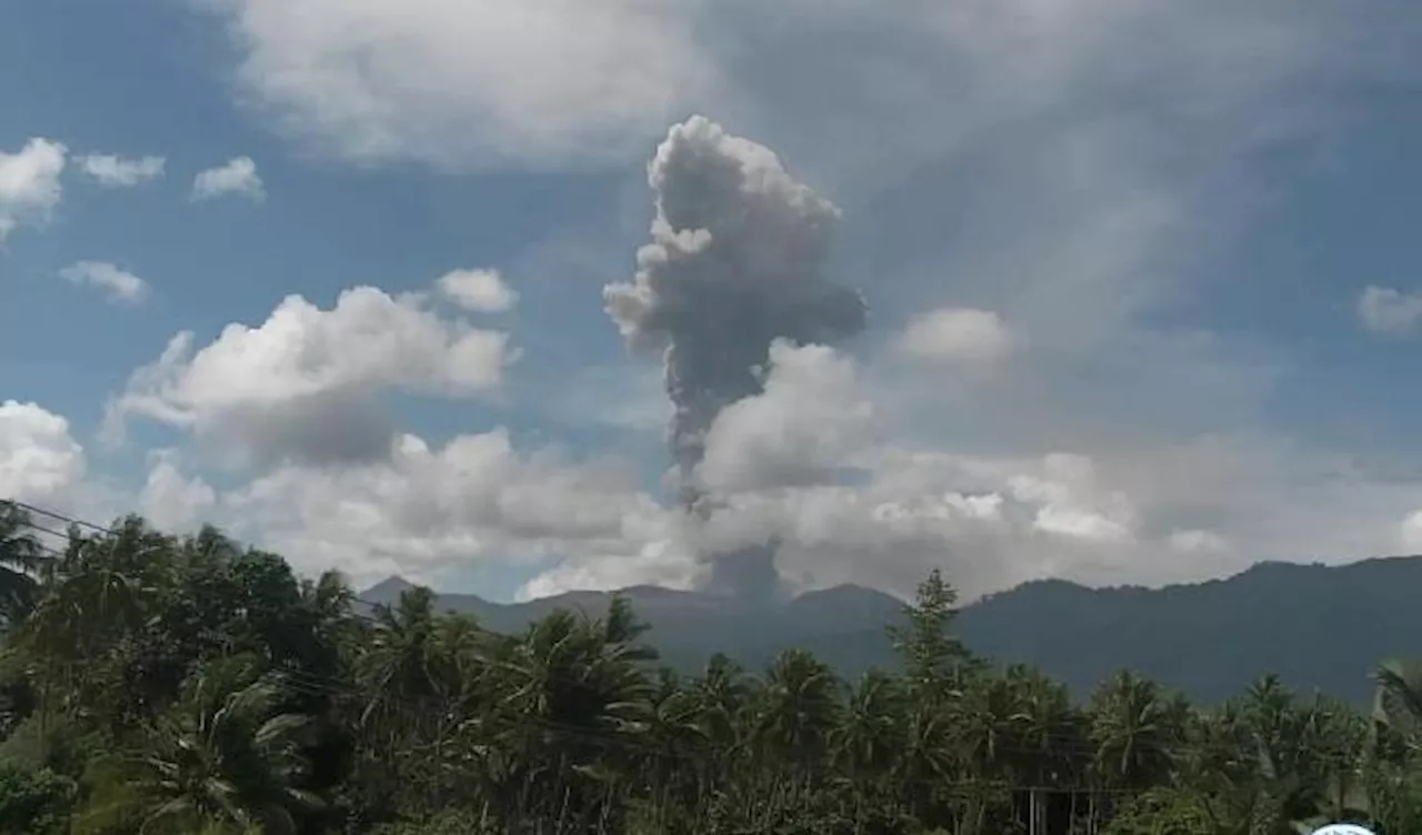 Gunung Dukono di Halmahera Utara Erupsi, Lontarkan Abu Setinggi 1.200 Meter