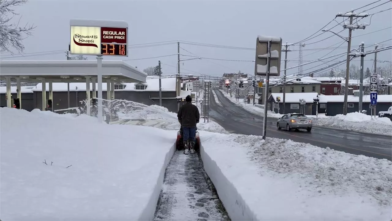 Heavy snow blankets parts of the US during busy holiday travel weekend