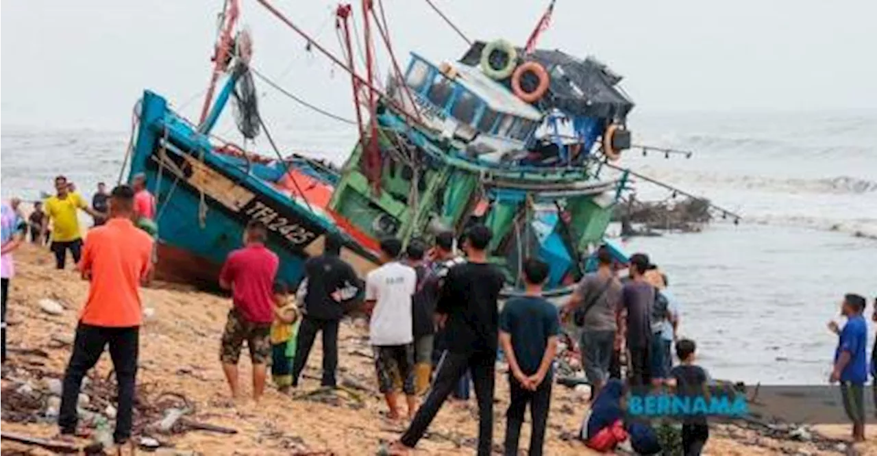 13 fishermen suffer heavy losses after boats damaged