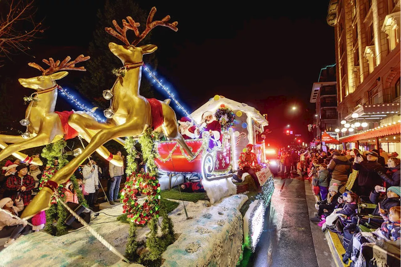 Santa parade brings out tens of thousands, and a gaggle of Grinches