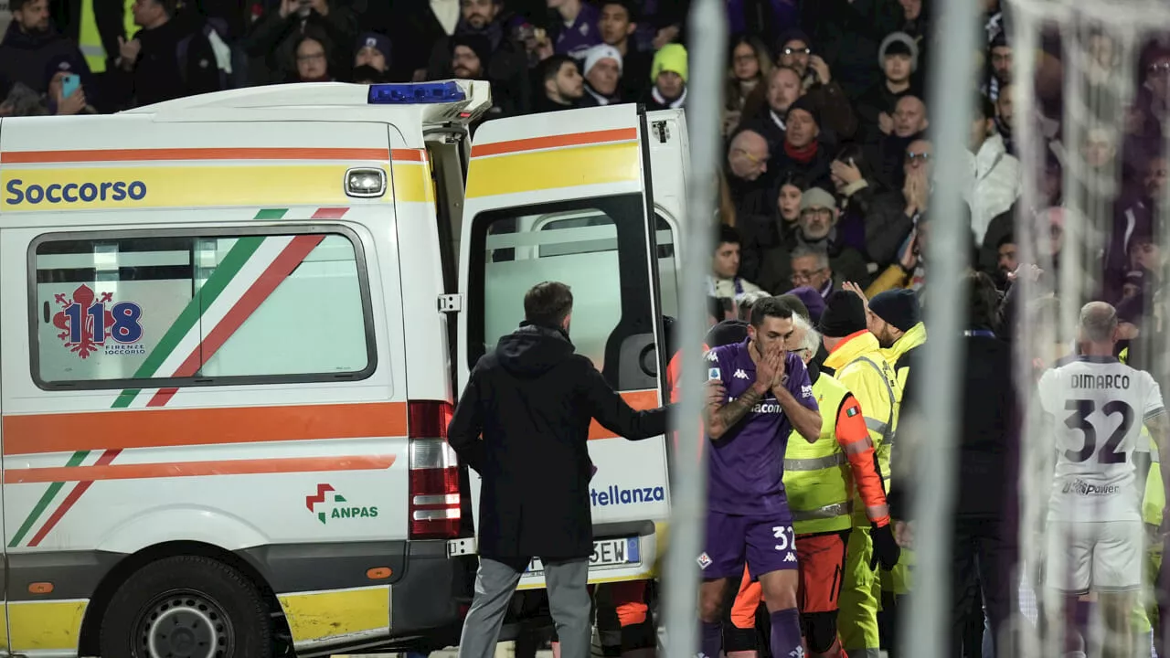 Bove si accascia al suolo durante Fiorentina-Inter, portato via in ambulanza: giocatori in lacrime