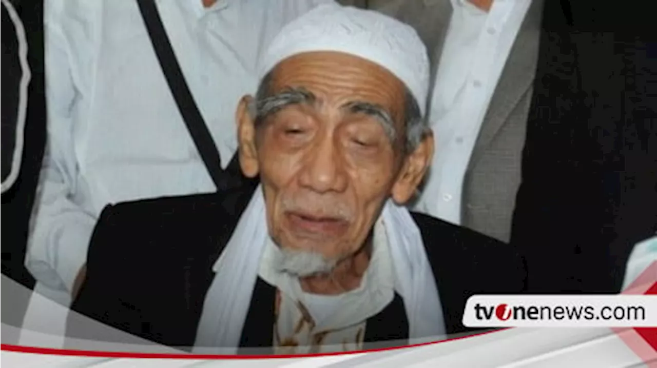 Enam Amalan yang Disarankan Mbah Moen Dirutinkan Setiap Hari, Salah Satunya Baca Surat Ad Dukhan Saat…